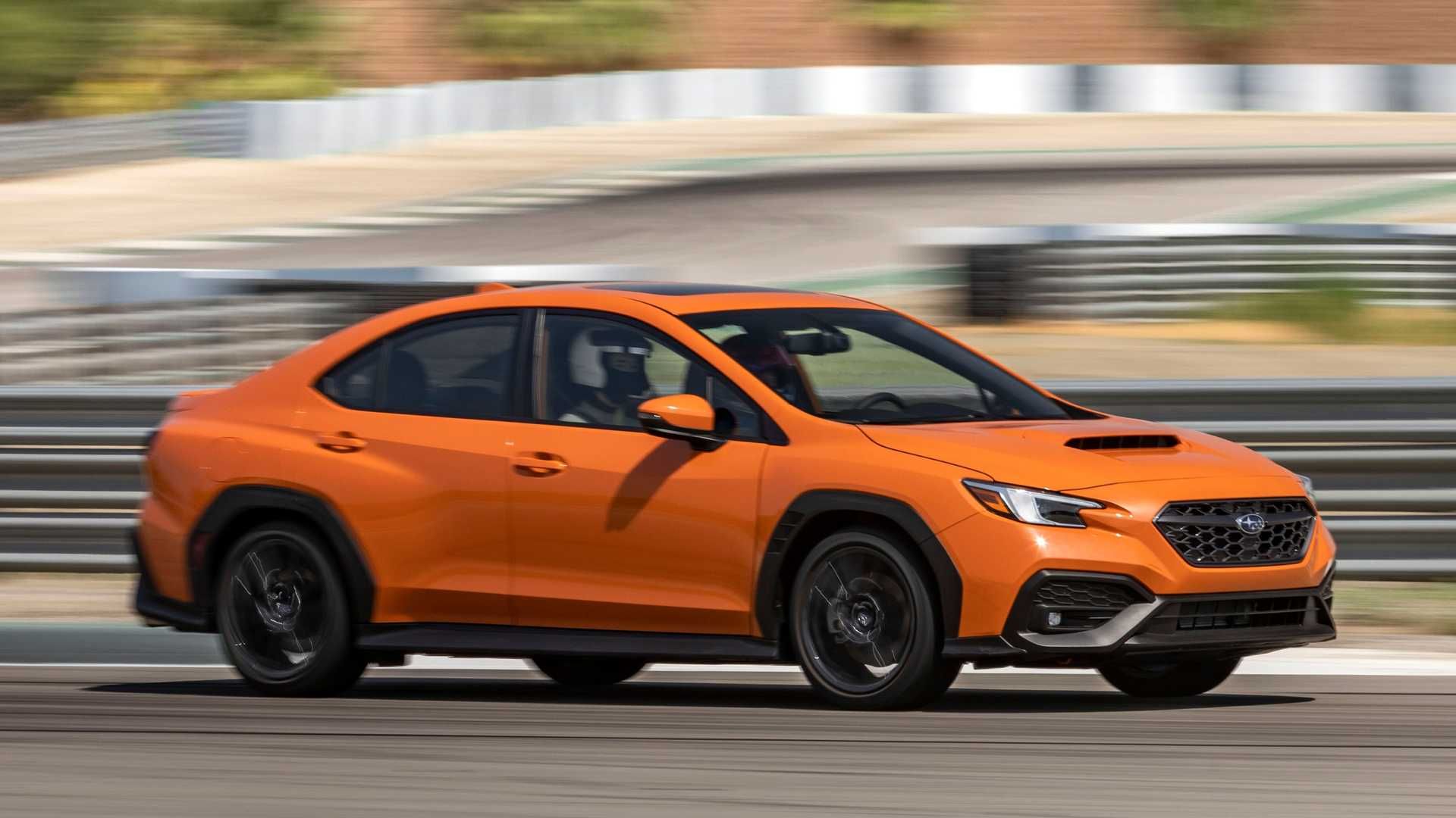 سوبارو WRX مدل 2022 / 2022 Subaru WRX نارنجی رنگ در پیست