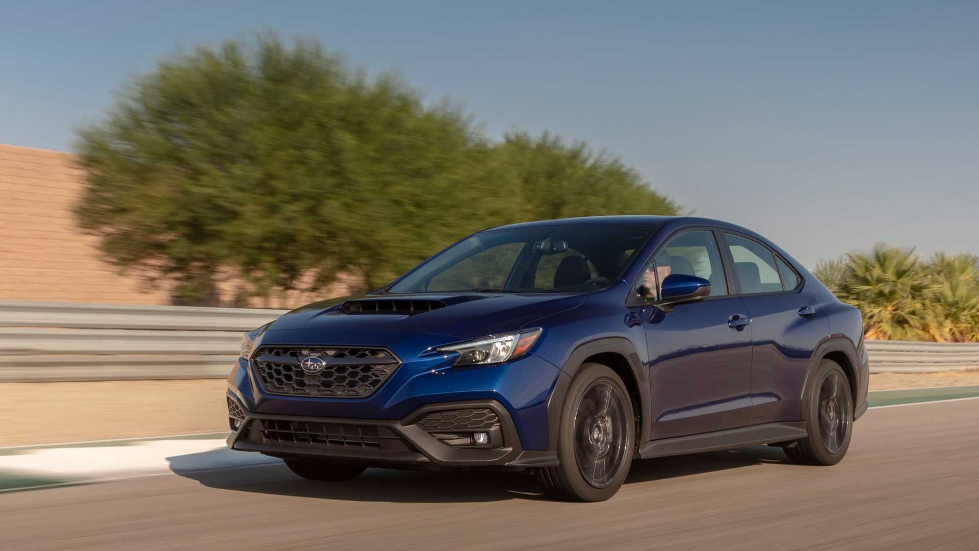 نمای سه چهارم سوبارو WRX مدل 2022 / 2022 Subaru WRX آبی رنگ