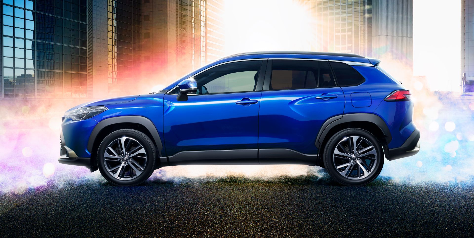 TOYOTA corolla cross نمای جانبی تویوتا کرولا کراس هیبرید