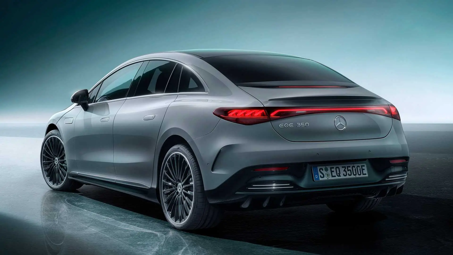 Mercedes Benz EQE  نمای پشت مرسدس برقی کلاس E