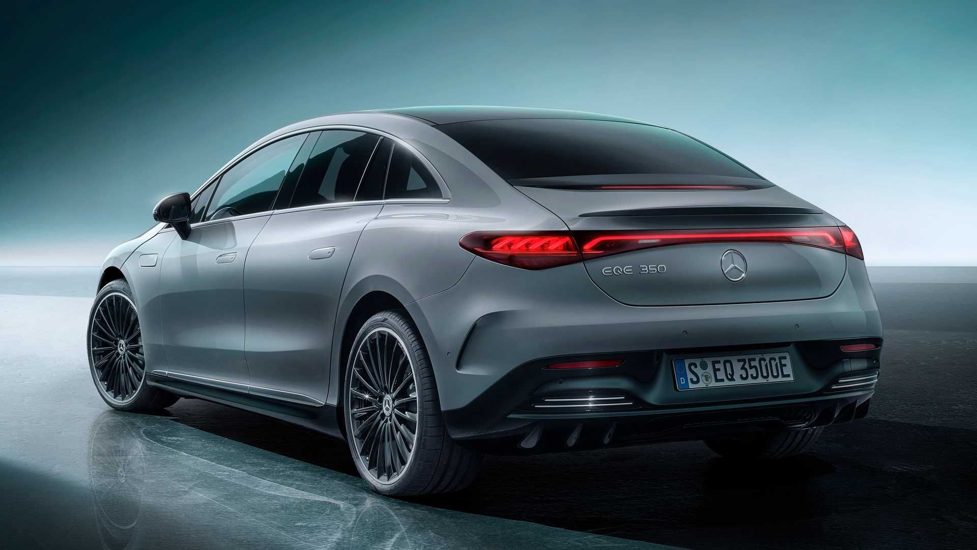 Mercedes Benz EQE  نمای پشت مرسدس برقی کلاس E