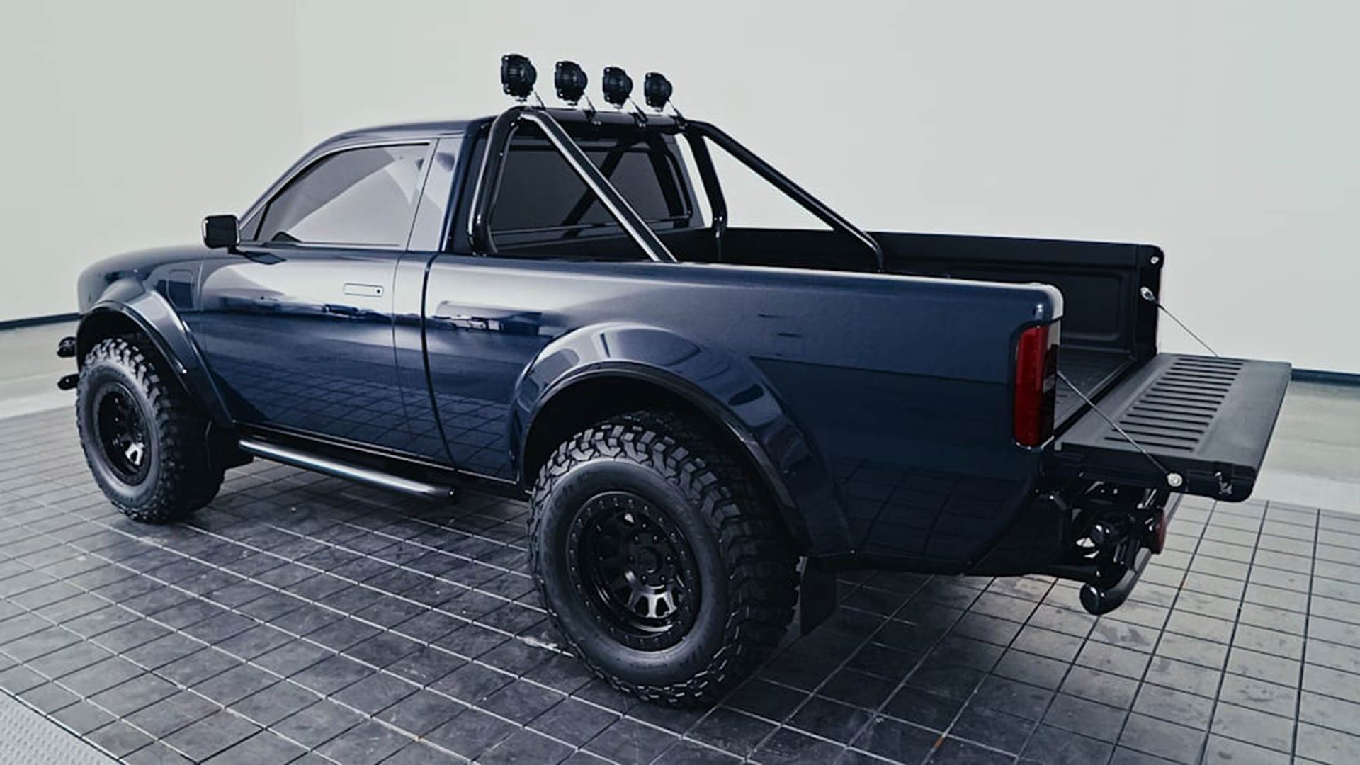نمای کفی عقب وانت برقی آلفا موتور ولف / Alpha Motor Wolf EV truck