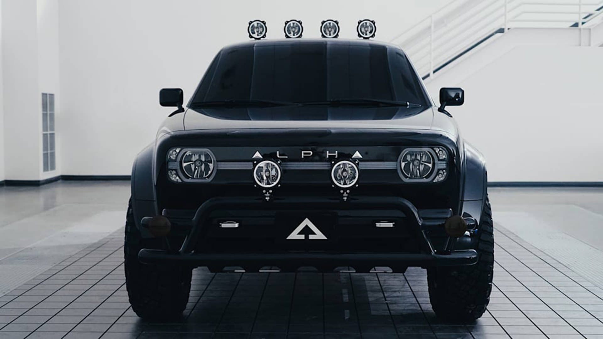نمای جلو وانت برقی آلفا موتور ولف / Alpha Motor Wolf EV truck مشکی رنگ