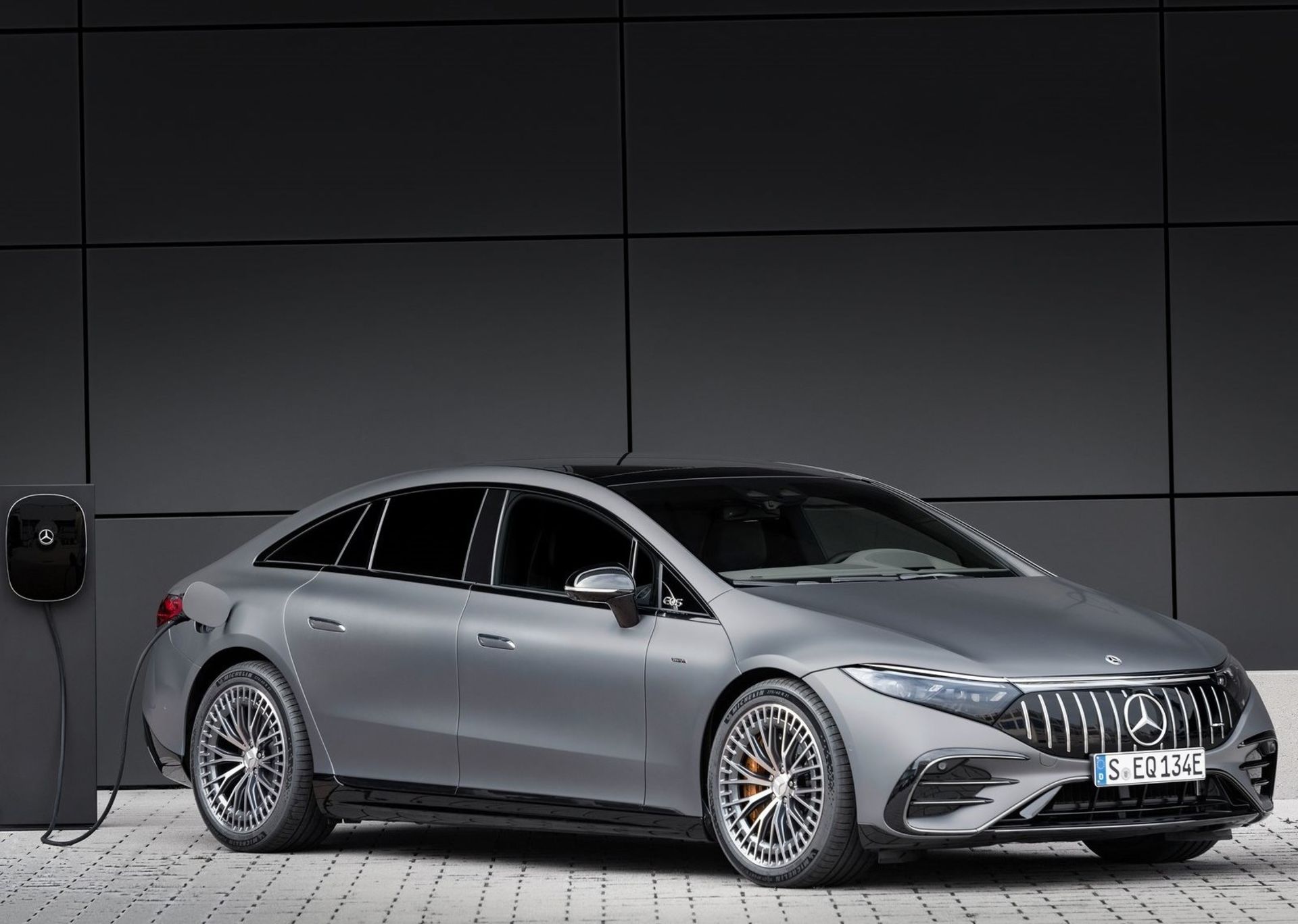 Mercedes AMG EQS 53 نمای راست مرسدس آام جی برقی