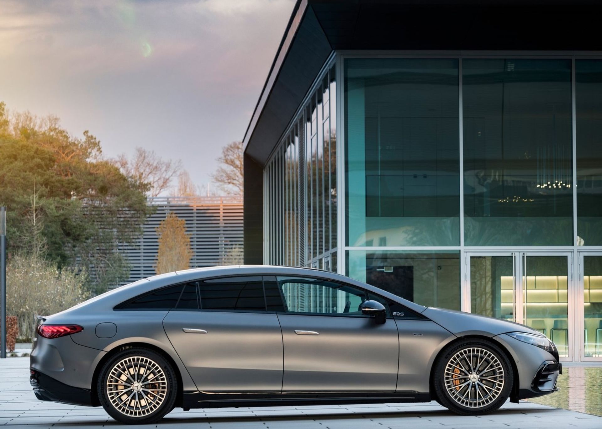 Mercedes AMG EQS 53 نمای جانبی مرسدس آام جی برقی