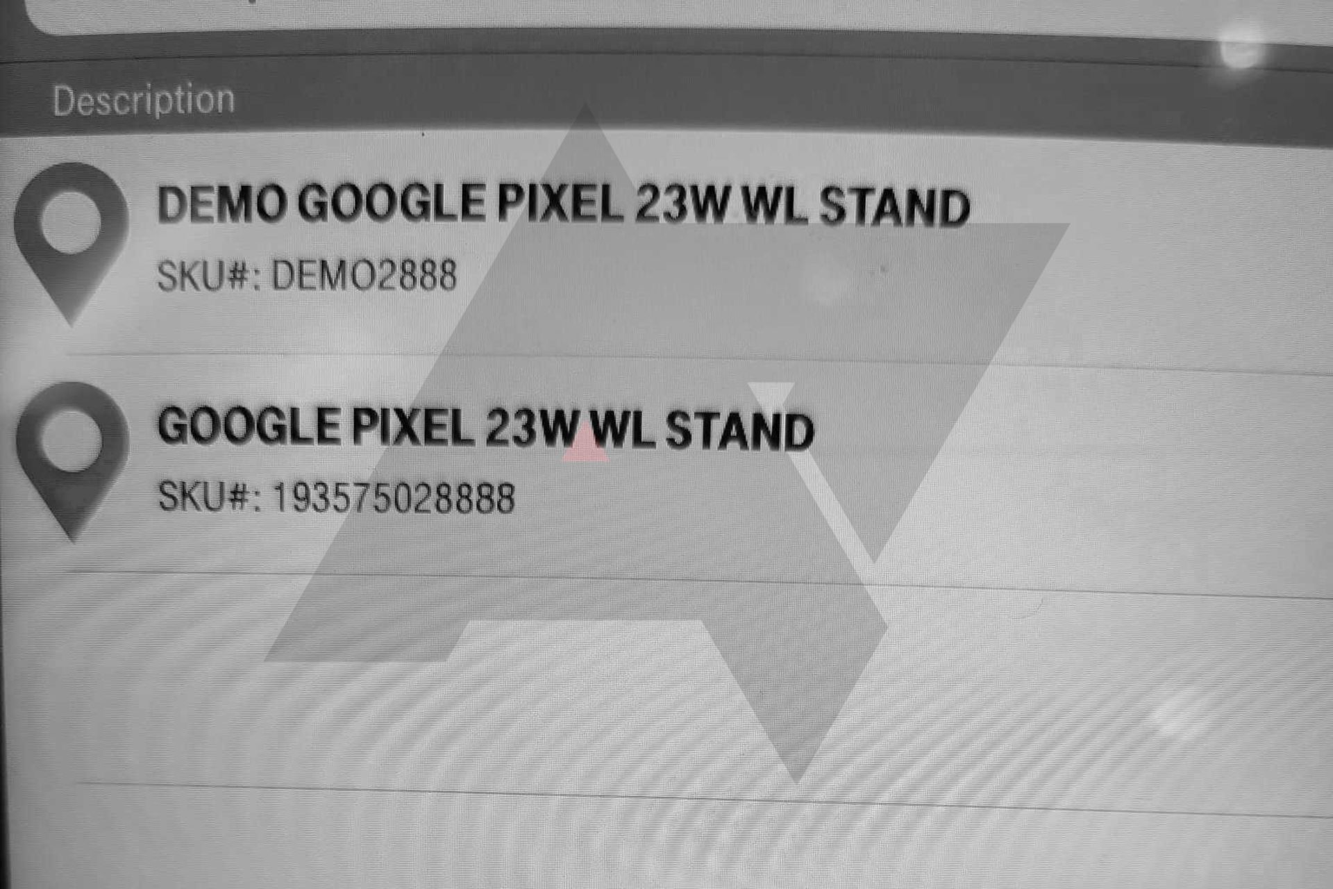 رویت شدن نام استند شارژر ۲۳ وات گوگل در خرده فروشی آمریکایی
