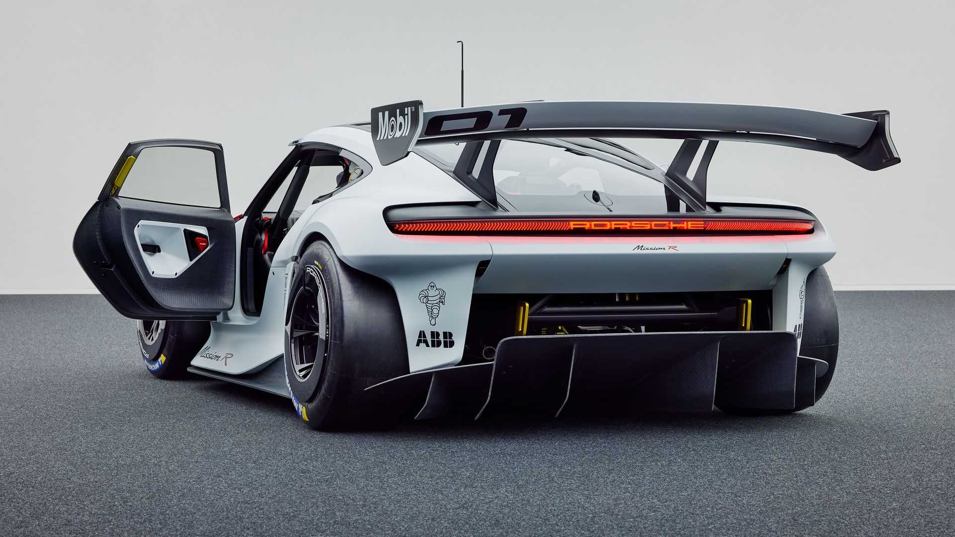 دیفیوزر و بال عقب خودروی الکتریکی مفهومی پورشه میشن آر / Porsche Mission R Concept EV