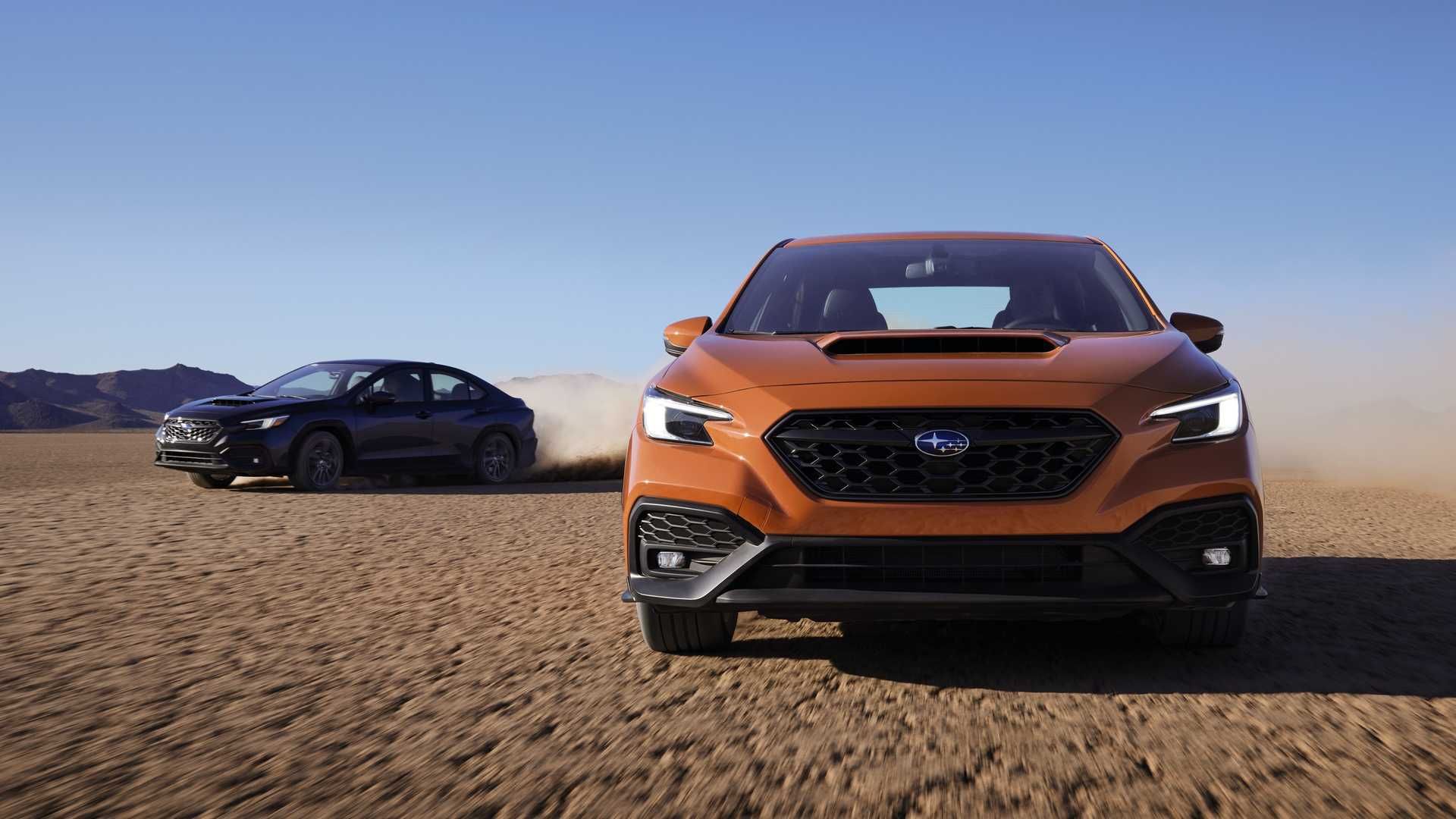 سوبارو WRX مدل 2022 / 2022 Subaru WRX نارنجی رنگ با منظره آسمان آبی