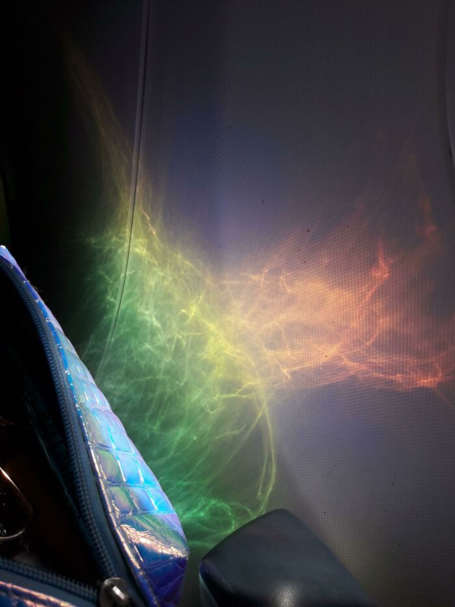 انعکاس کیف روی زمین