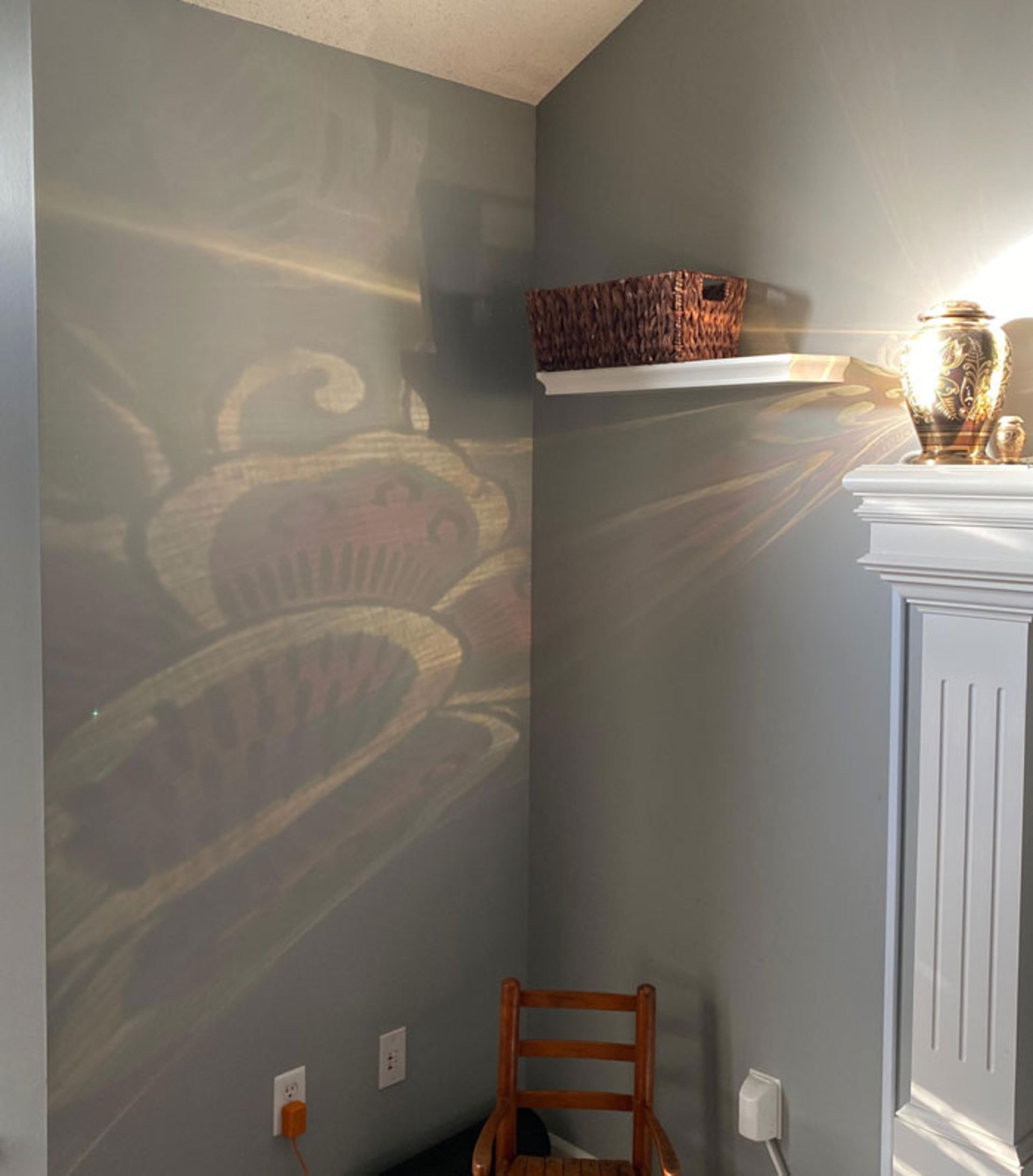 انعکاس روی دیوار