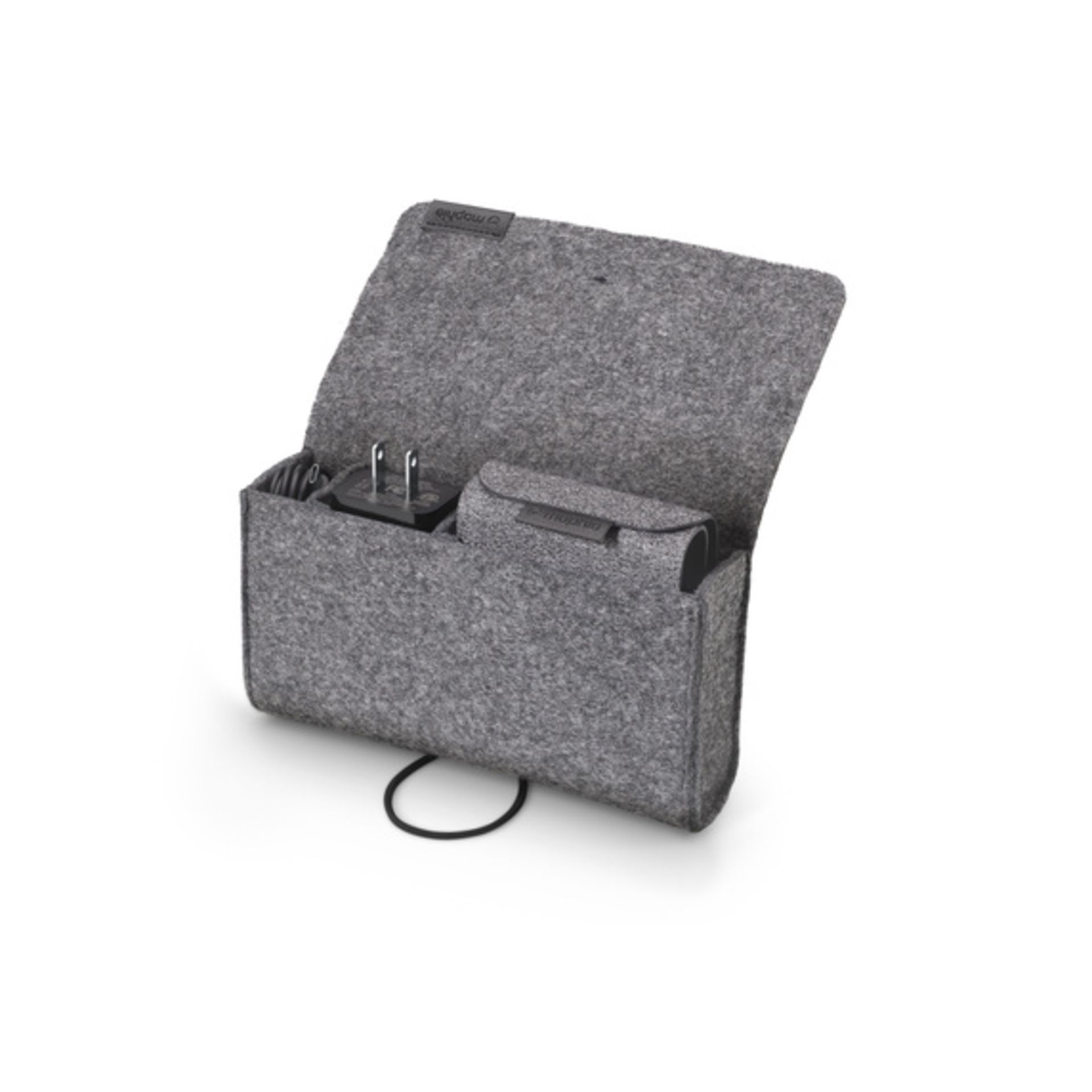 شارژر ۳ در یک مافی  داخل کیف قابل حمل همراه محصول