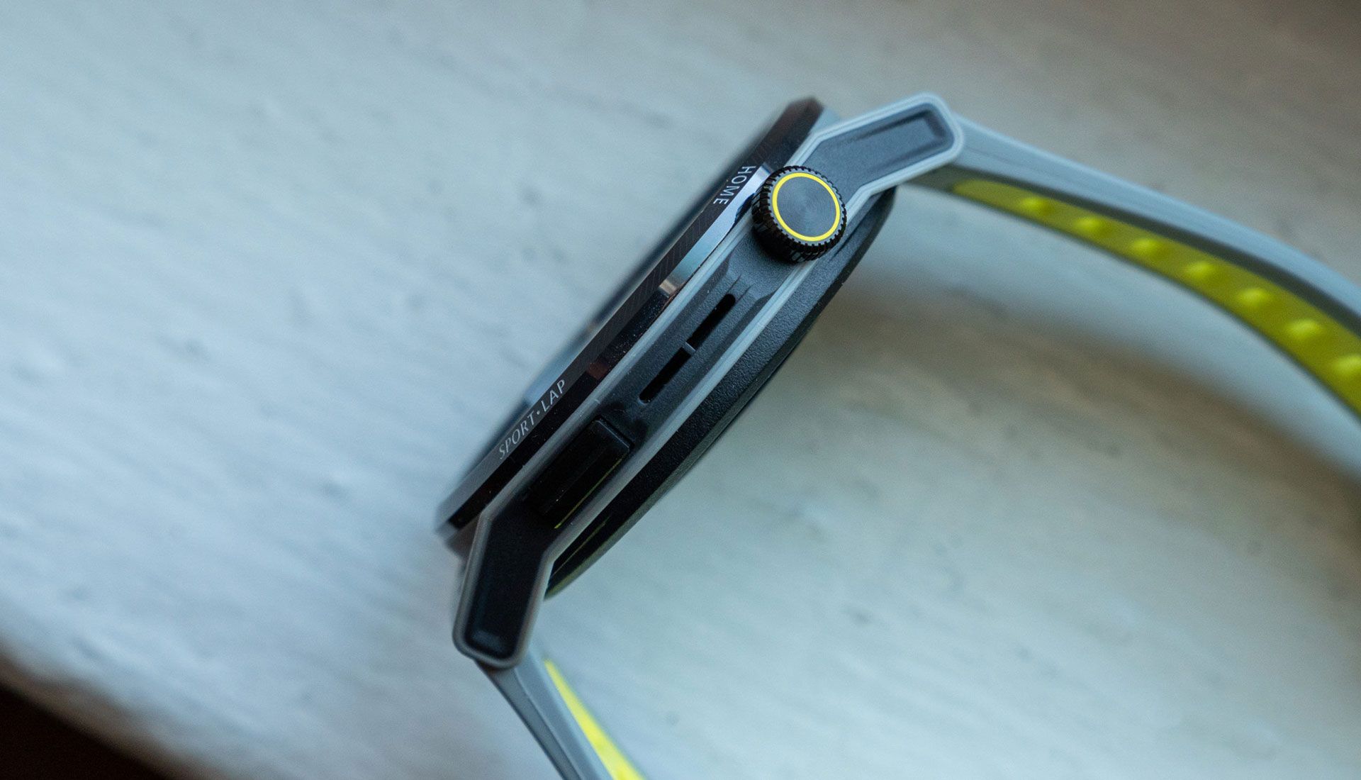 ساعت هوشمند GT Runner هواوی از کنار