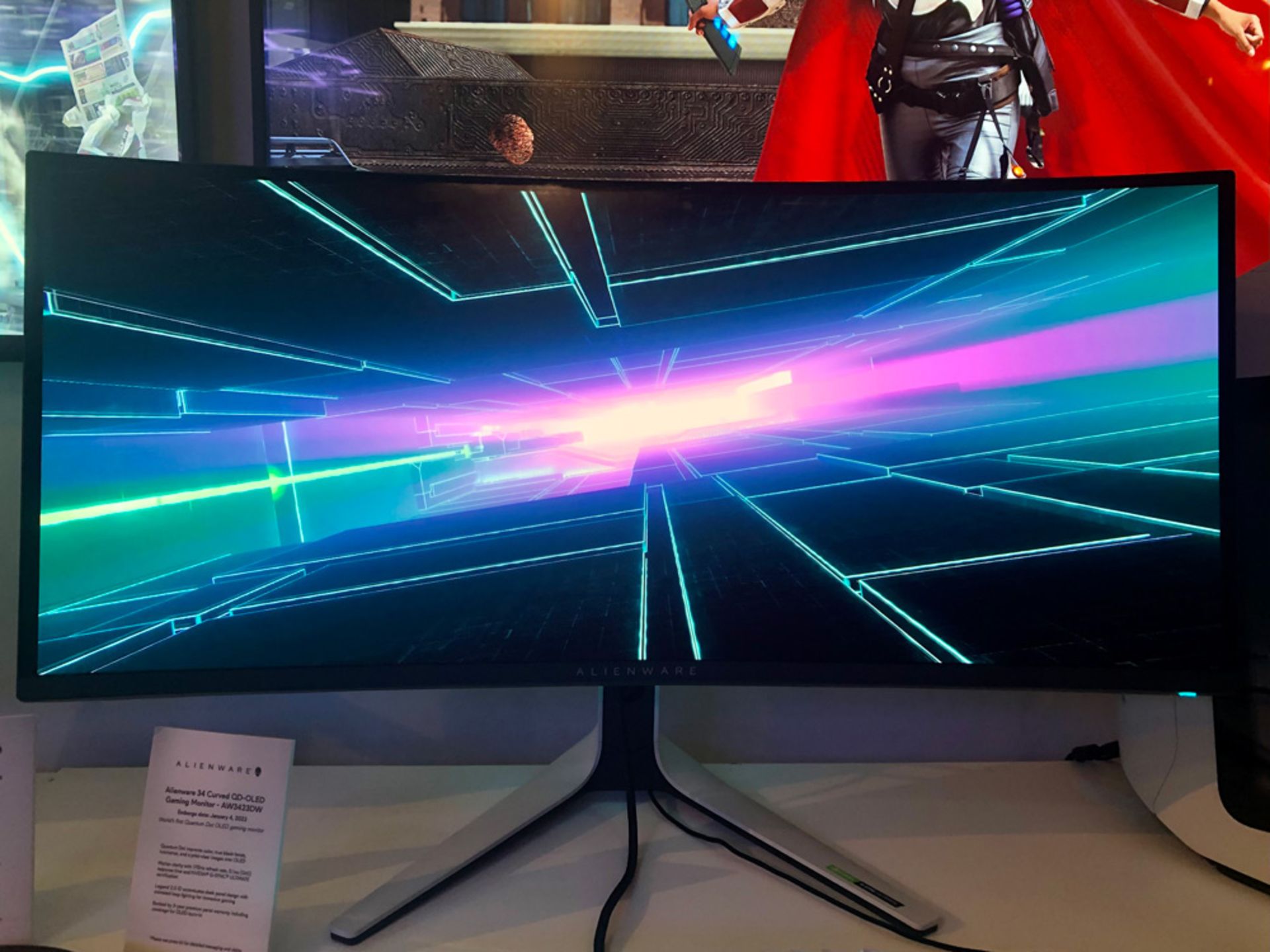 مانیتور Alienware AW3423DW با پنل QD-OLED با پس زمینه نورهای بنفش