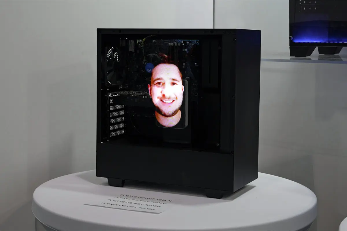 کیس جدید Showcase PC تصاویر هولوگرافیک متحرک نمایش می‌دهد