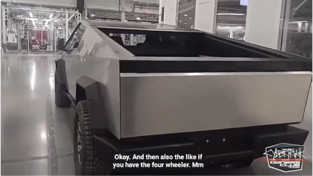 نمای پشت سایبرتراک تسلا / Tesla Cybertruck