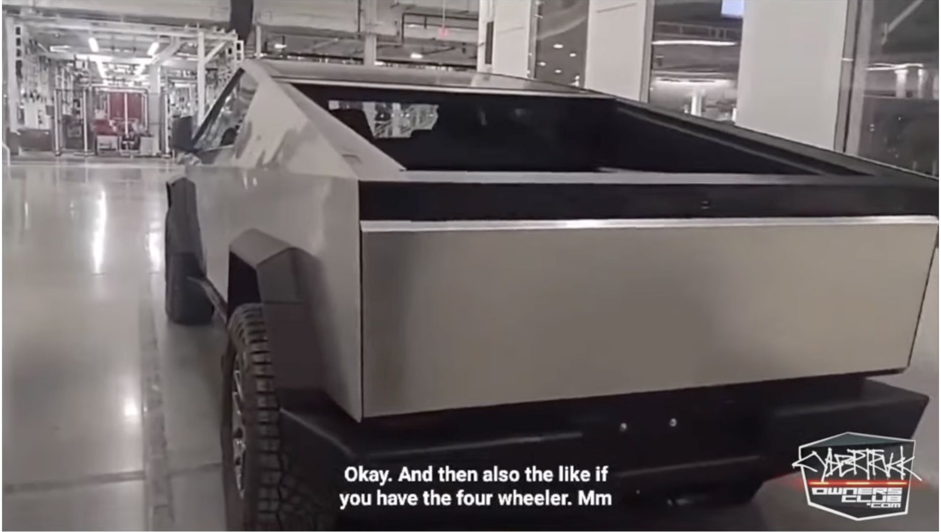 نمای پشت سایبرتراک تسلا / Tesla Cybertruck