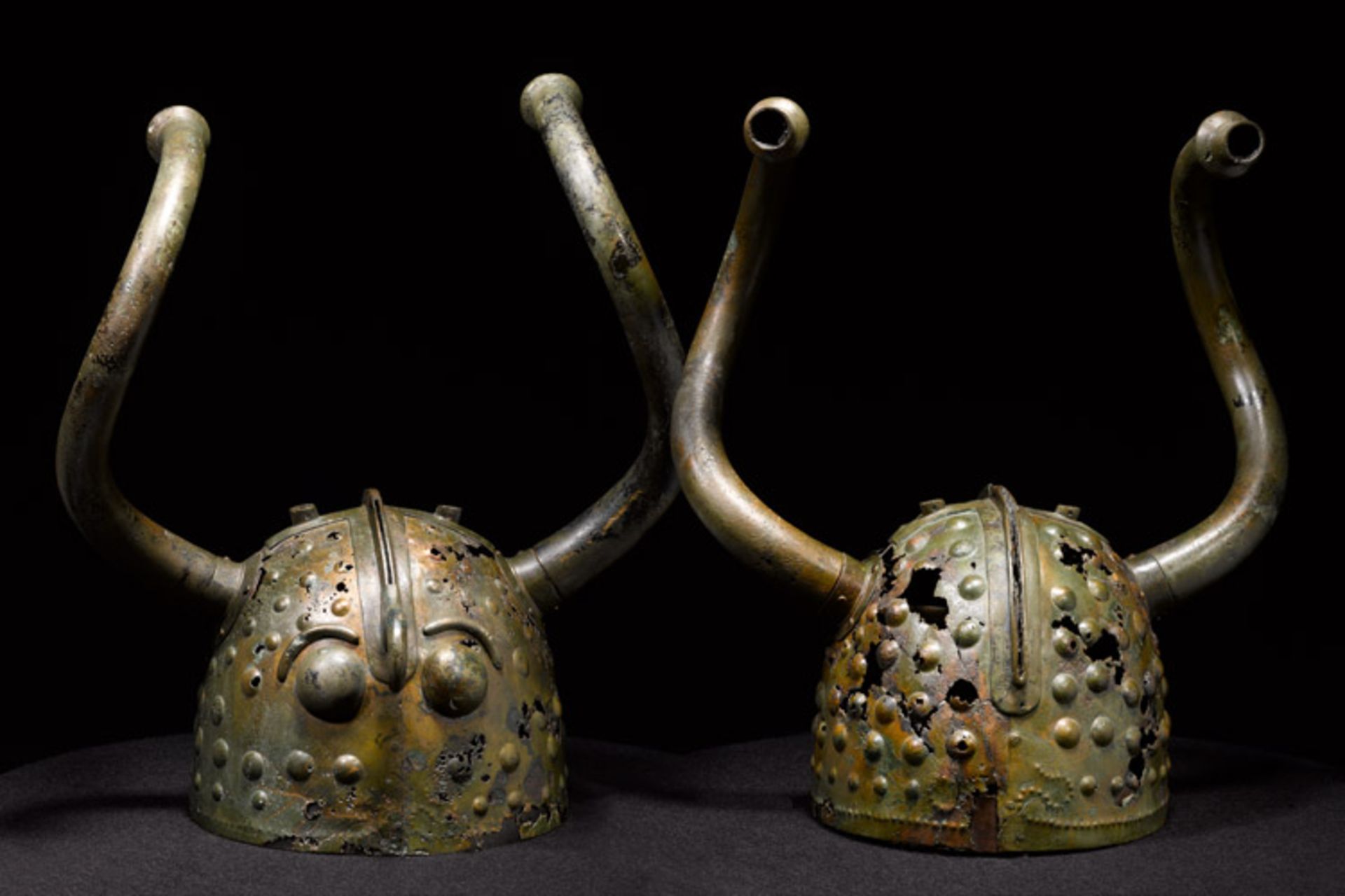 کلاهخود ویکسو از نمای جلو و پشت