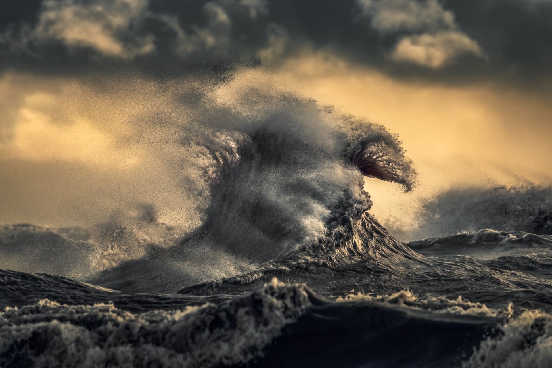 قدرت و زیبایی موج‌های عظیم دریاچه ایری