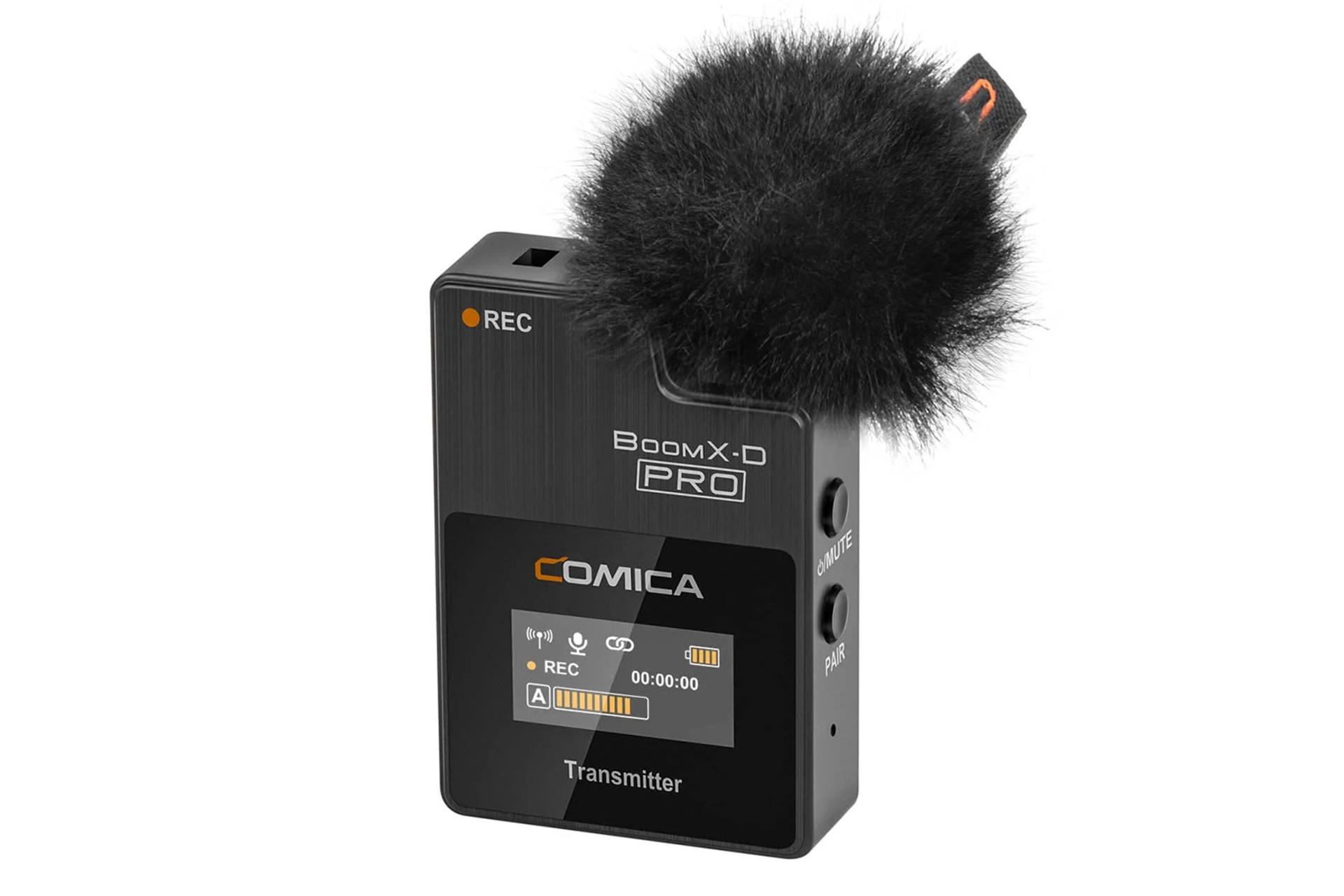 نمای جلوی فرستنده به همراه وینداسکرین بالای میکروفون کامیکا BoomX-D PRO