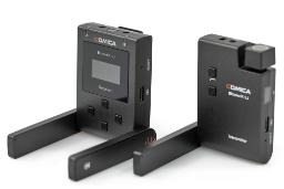 نمای نیم رخ جلوی گیرنده و فرستنده میکروفون کامیکا BoomX-U U1