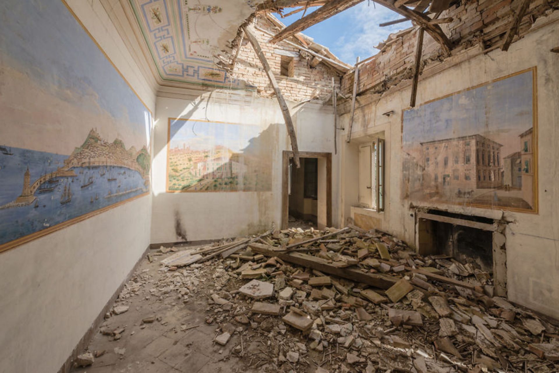 نقاشی‌هایی که در خانه‌ها جا مانده‌اند