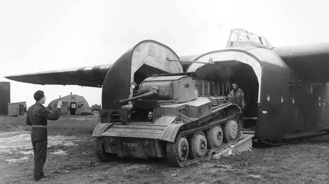 تانک داخل گلایدر / Hamilcar glider 