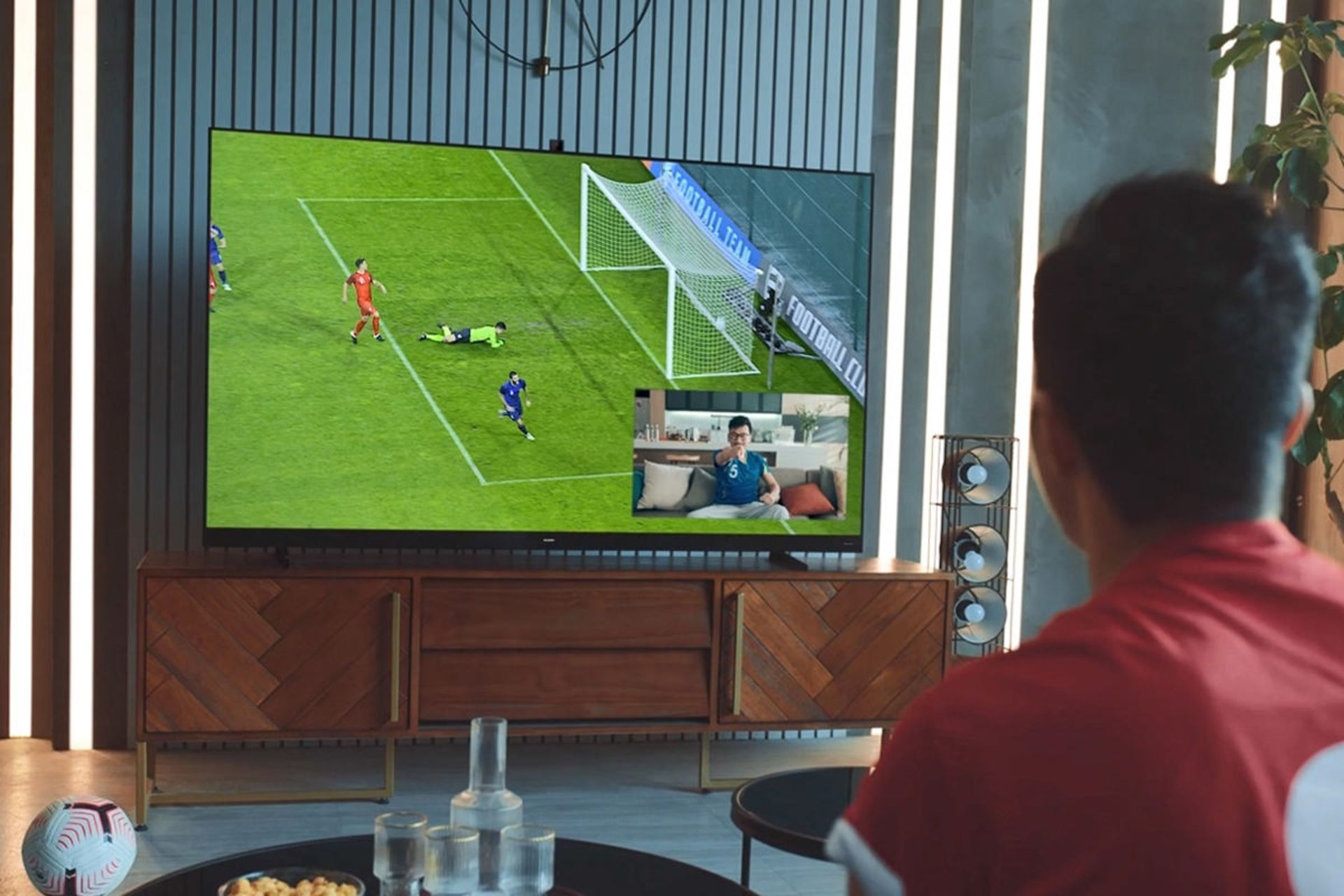 تجربه فوتبال روی تلویزیون گیمینگ Z65 هواوی