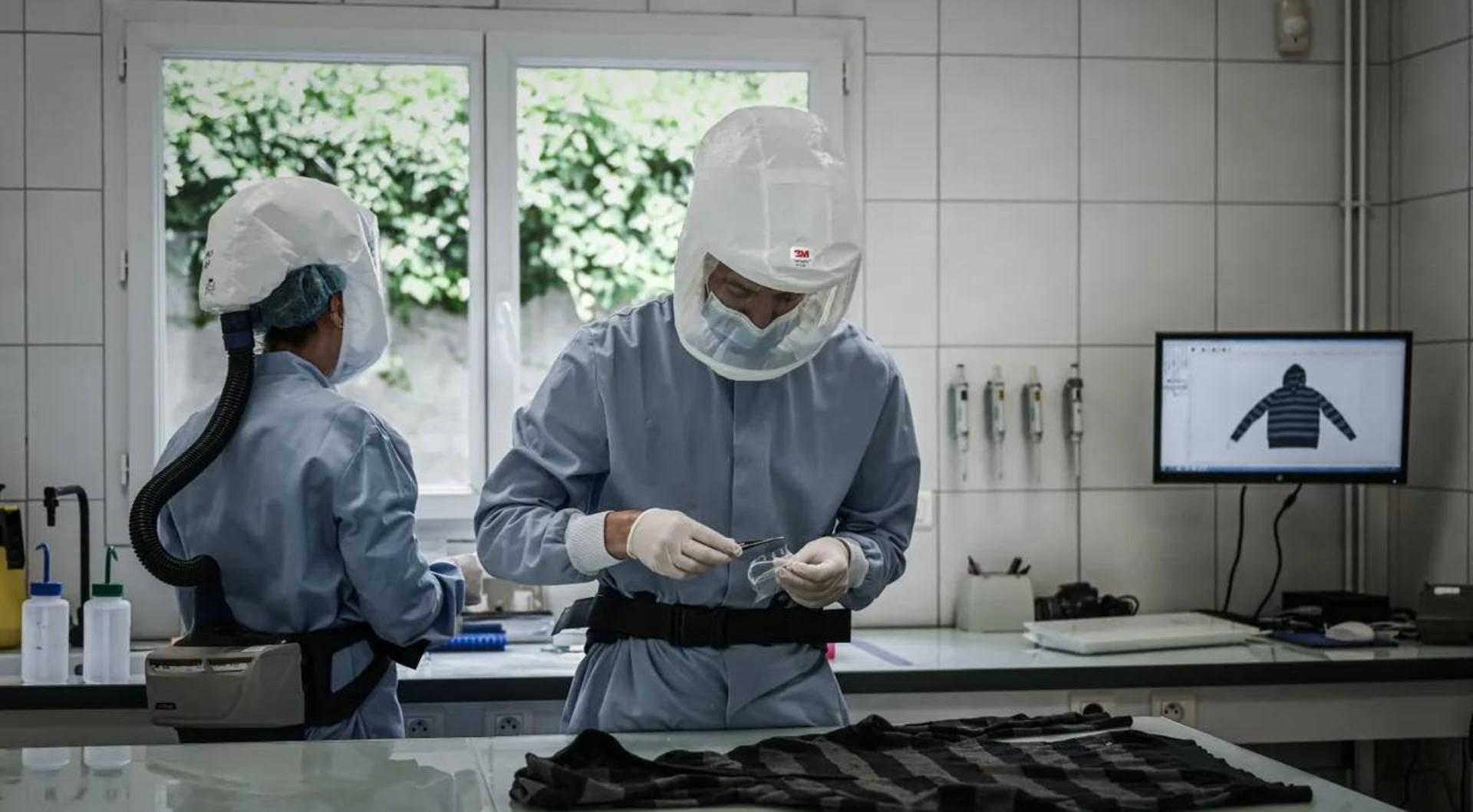 پژوهشگر در آزمایشگاه / lab