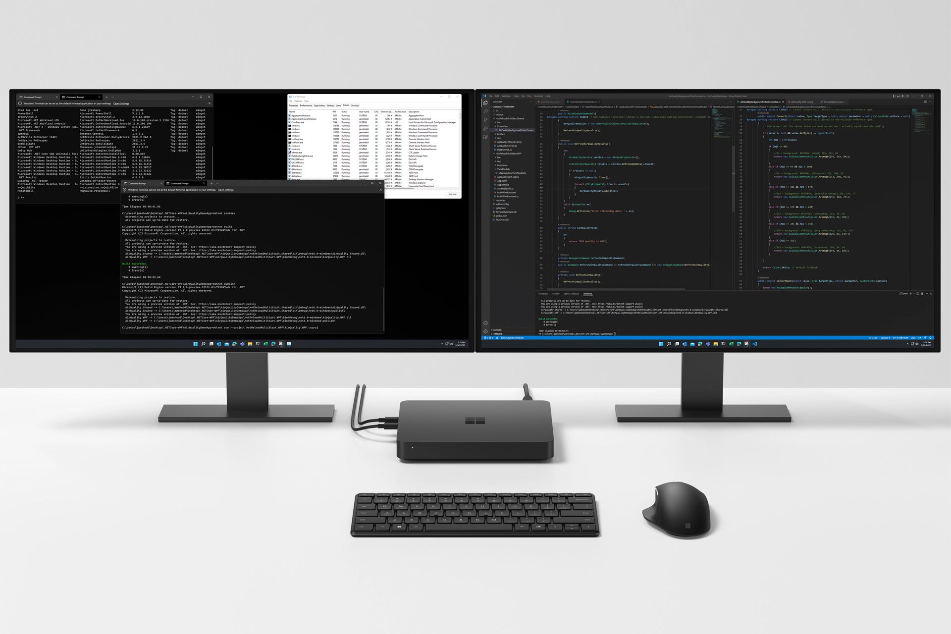 پروژه ولترا کیت توسعه ویندوز ۲۰۲۳ مایکروسافت Windows Dev Kit 2023 با دو مانیتور
