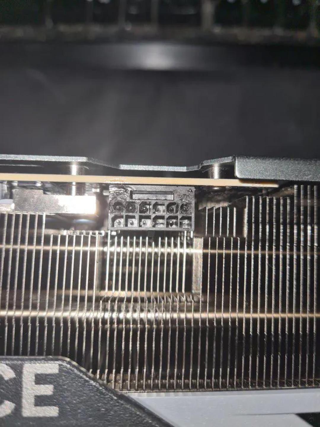 کانکتور ذوب شده کارت گرافیک RTX 4090 انویدیا