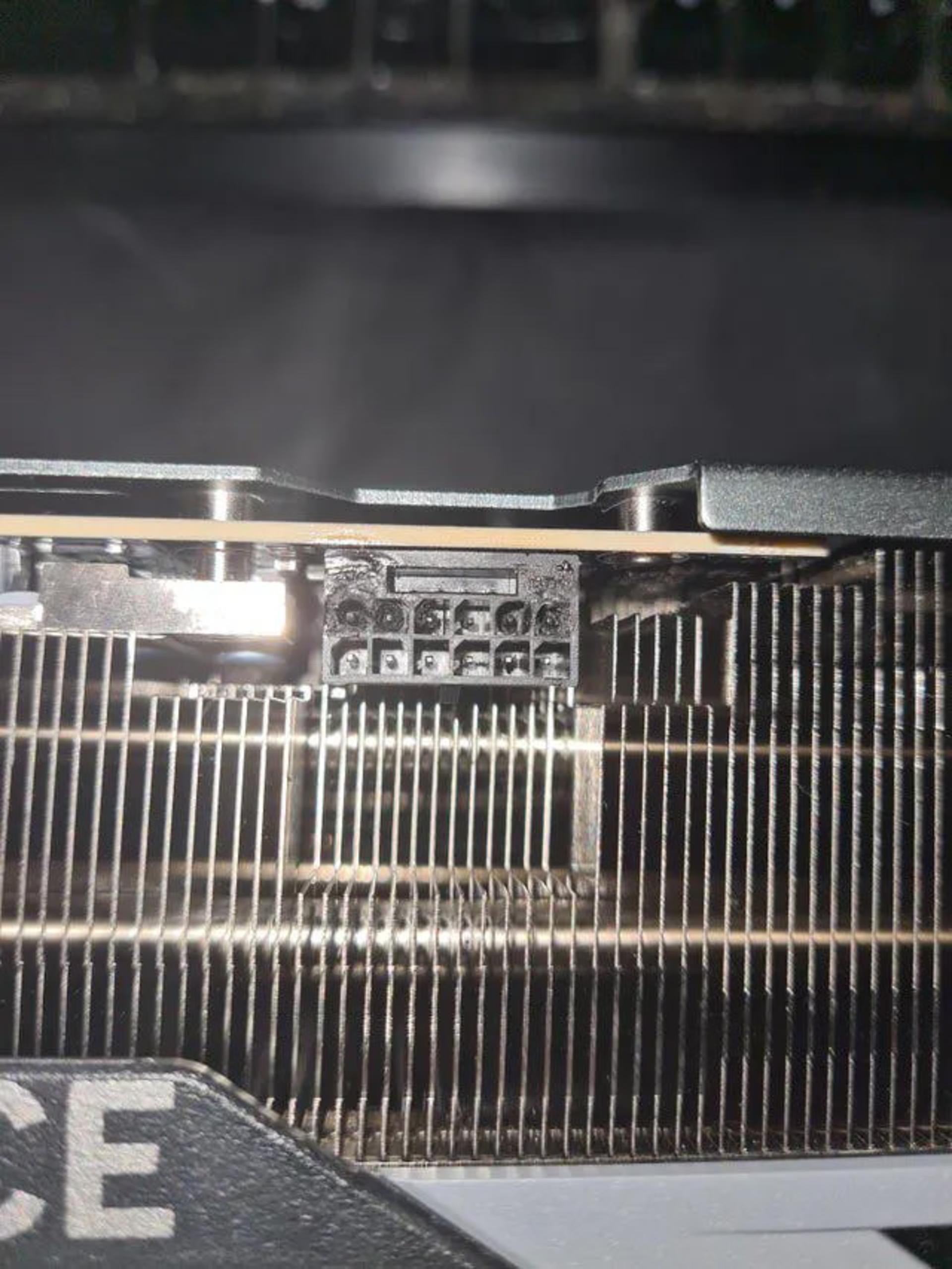 کانکتور ذوب شده کارت گرافیک RTX 4090 انویدیا