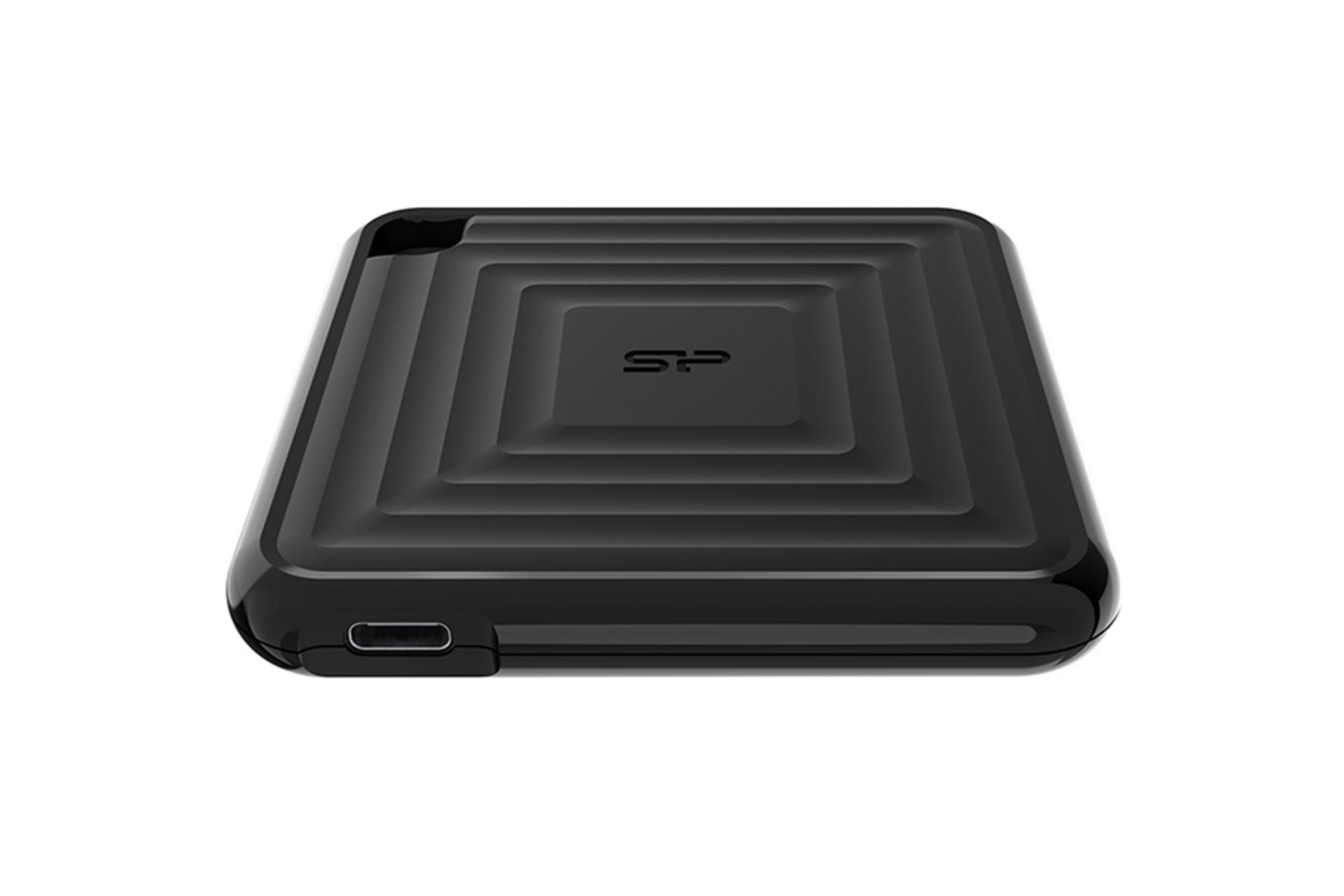 نمای پایینی و درگاه اتصال SSD سیلیکون پاور PC60