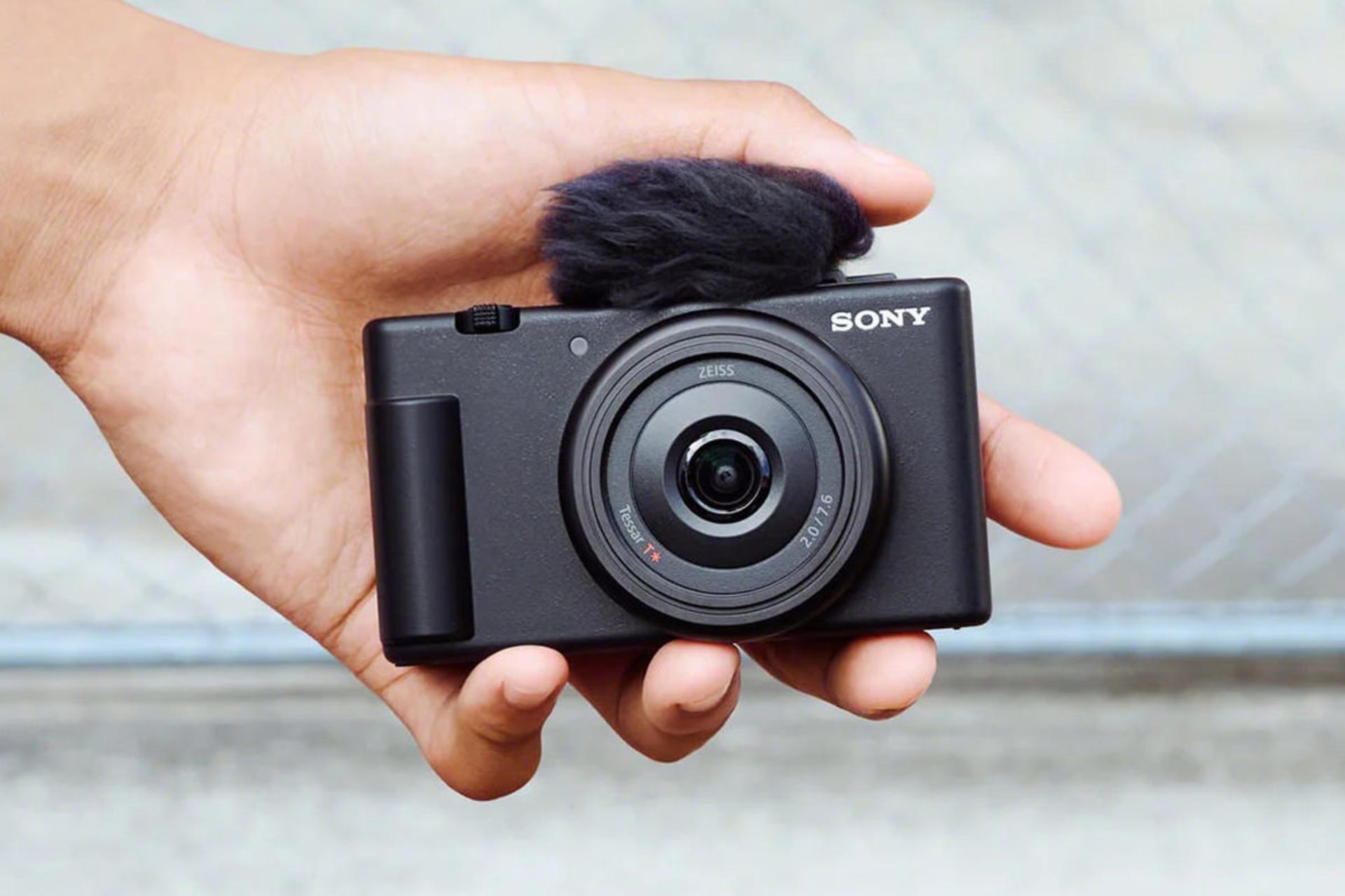 دوربین سونی Sony ZV-1F ولاگ در دست از نمای جلو