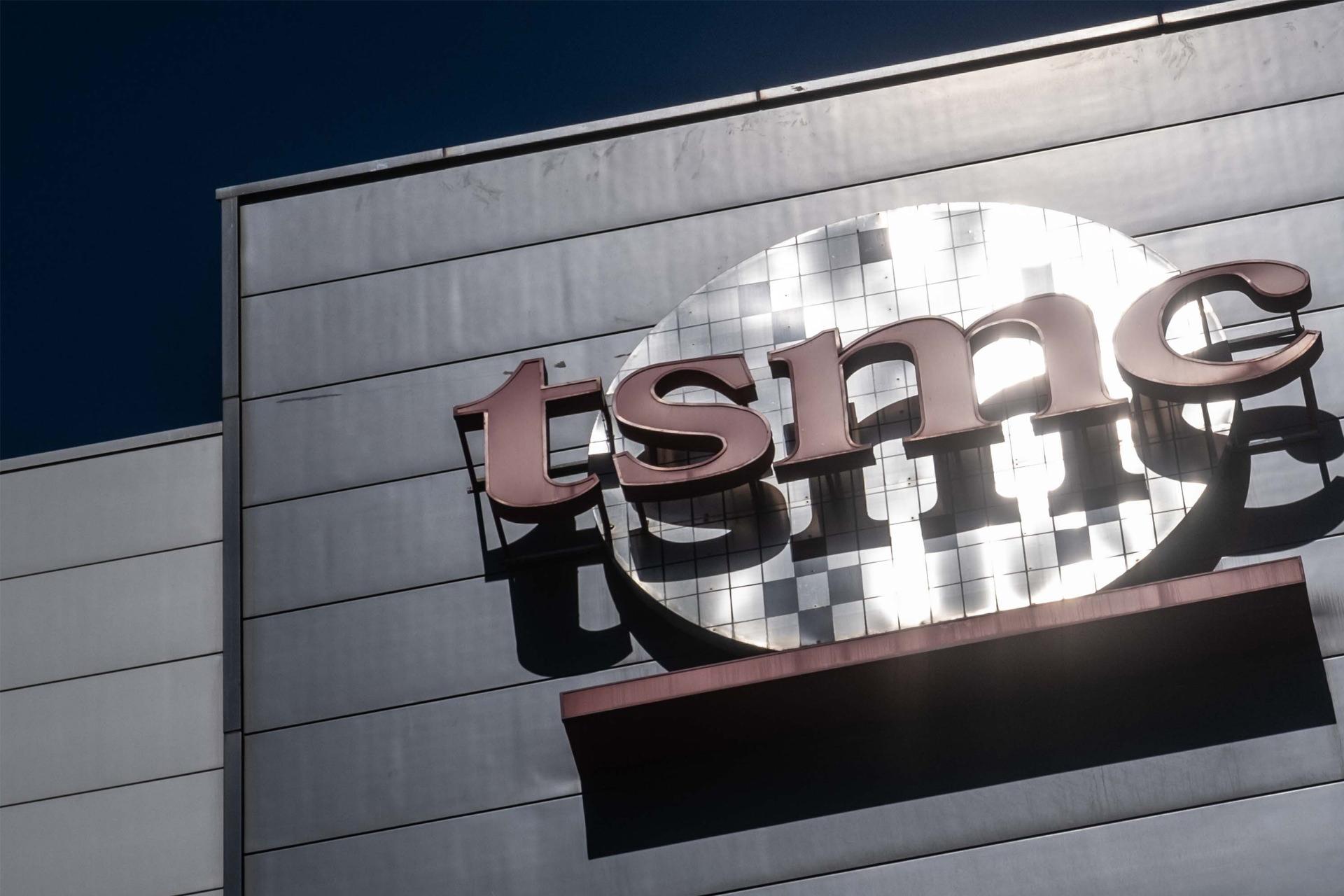 لوگو تی اس ام سی TSMC صنایع نیمه هادی تایوان با پس زمینه آسمان آبی