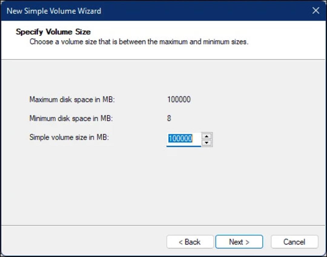 تعیین ظرفیت درایو در ابزار Disk Management برای پارتیشن بندی ویندوز ۱۱
