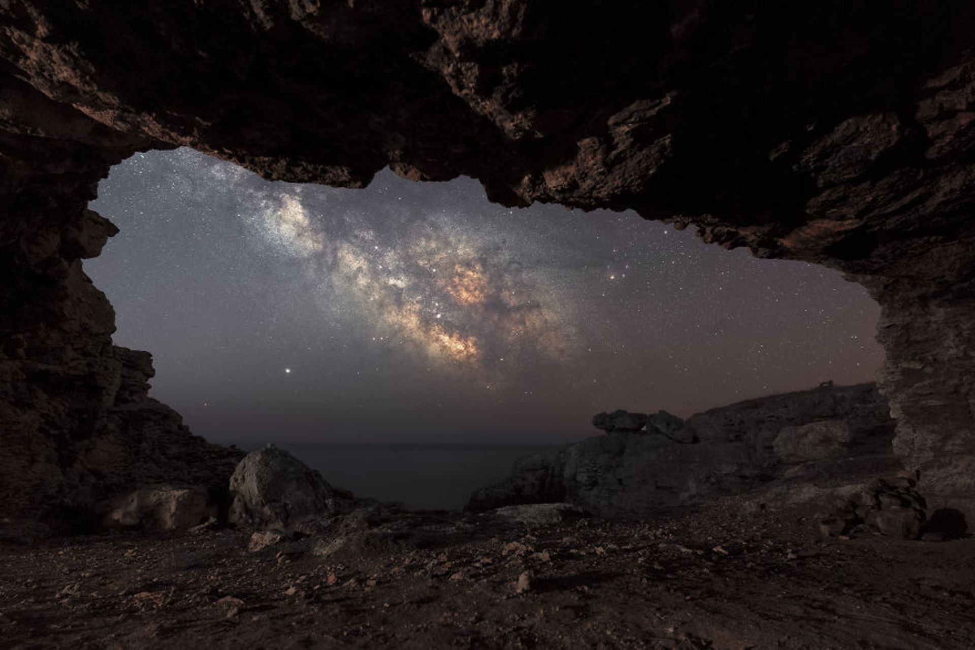 آسمان شب و کهکشان راه شیری