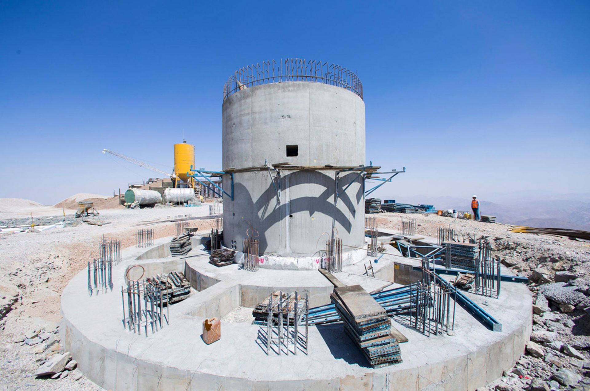 ستون بتنی پایه تلسکوپ رصدخانه ملی