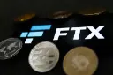 لوگو صرافی اف تی ایکس FTX در کنار سکه
