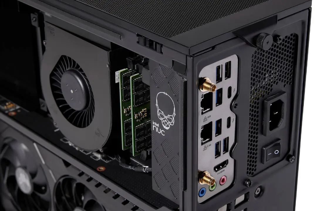نمای نزدیک کامپیوتر Intel NUC 13 Raptor Canyon