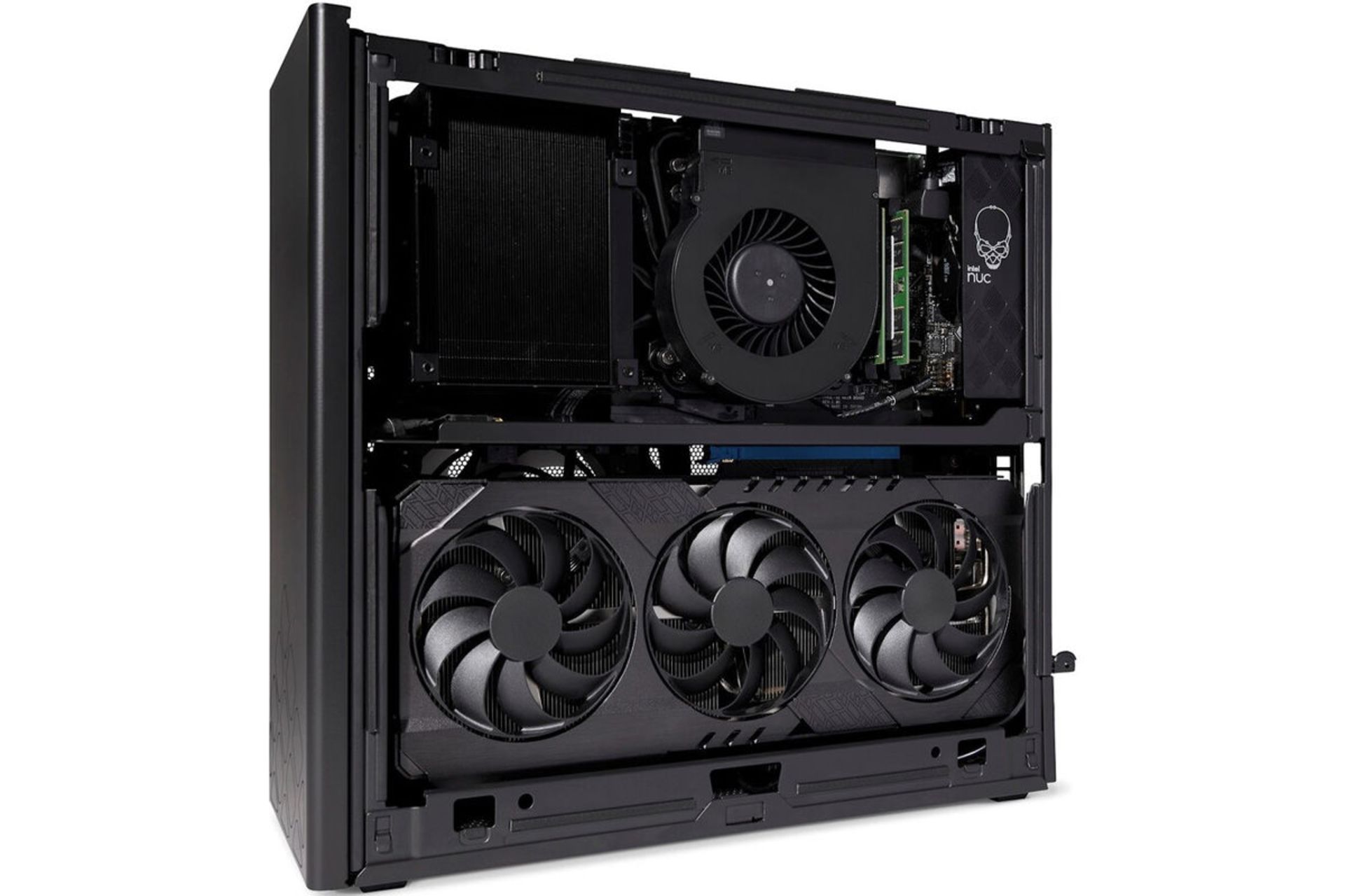 نمای کناری کامپیوتر Intel NUC 13 Raptor Canyon با کارت گرافیک سه فنه