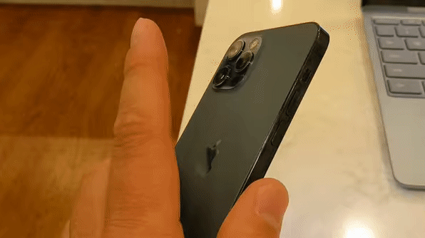 ضربه به پشت آیفون اپل