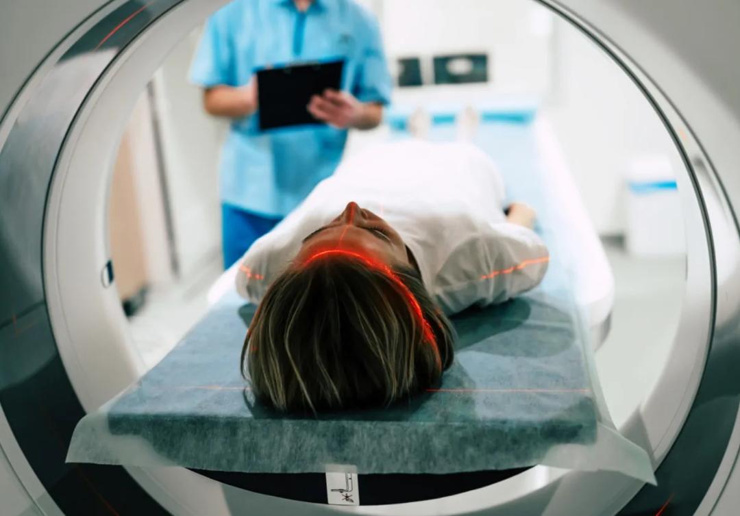 دستگاه mri عکس برداری مغز انسان