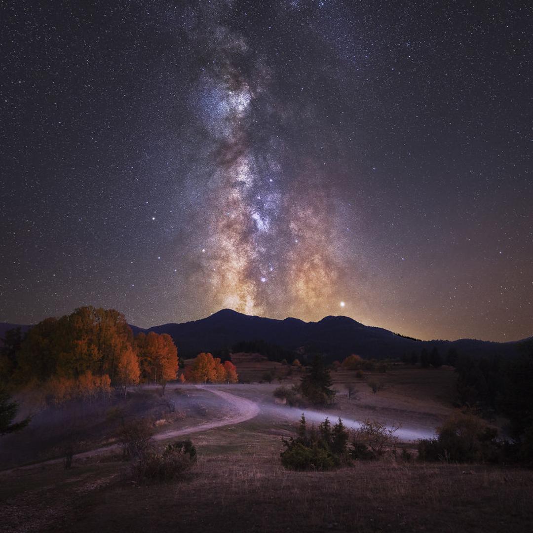 آسمان شب و کهکشان راه شیری