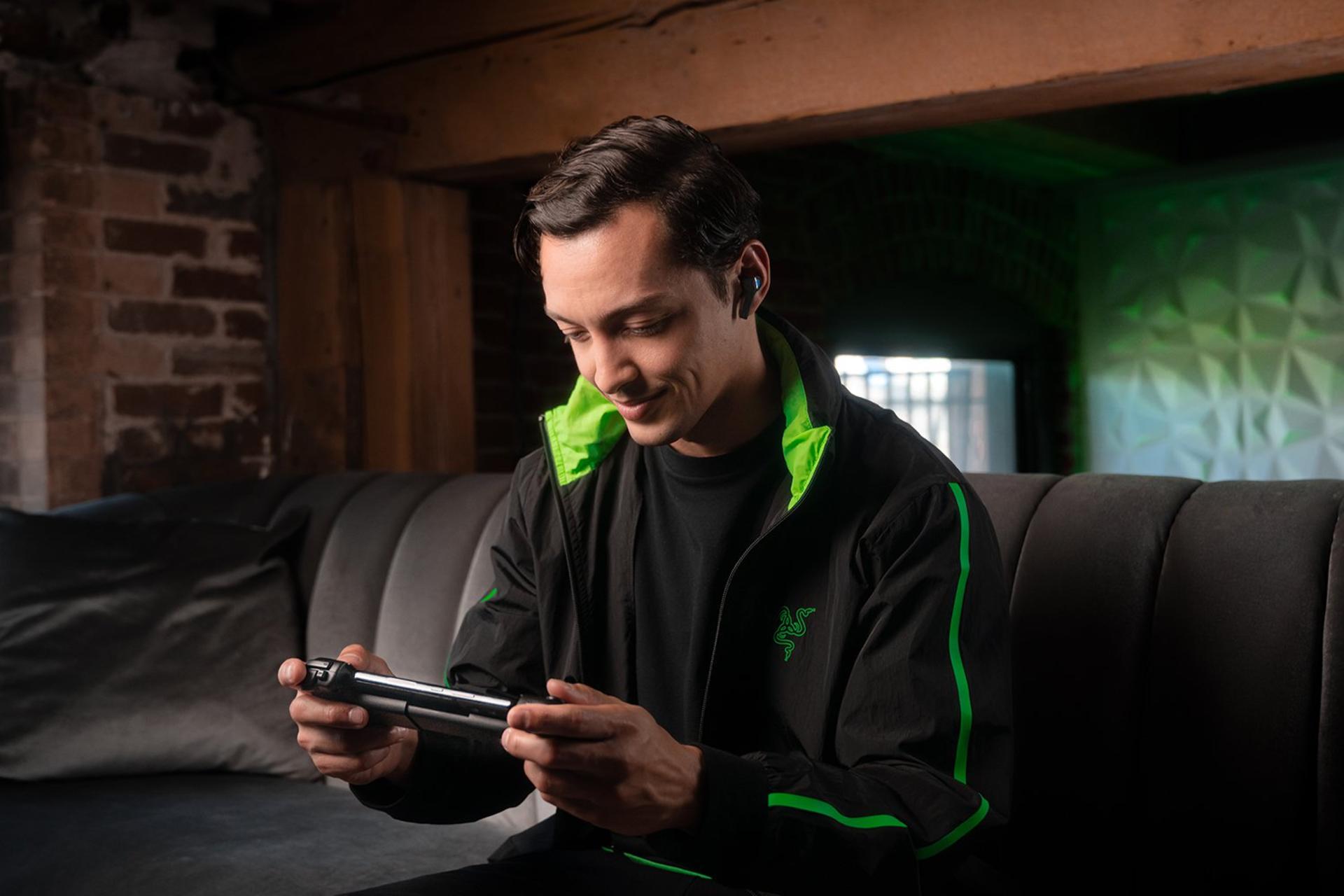 نمای جانبی ریزر Kishi V2 نسخه اندروید / Razer Kishi V2 for Android