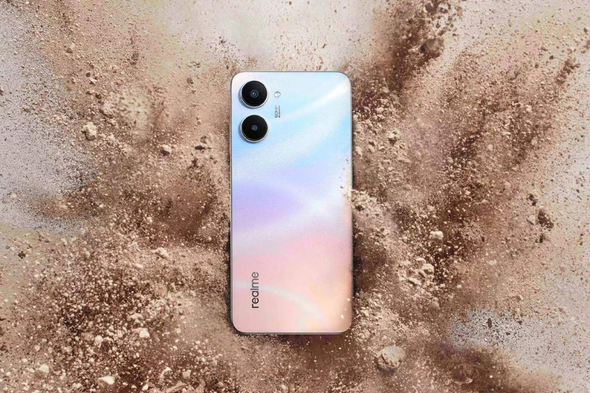 گوشی ریلمی ۱۰ اوپو Realme 10 در داخل شن نمای پشت