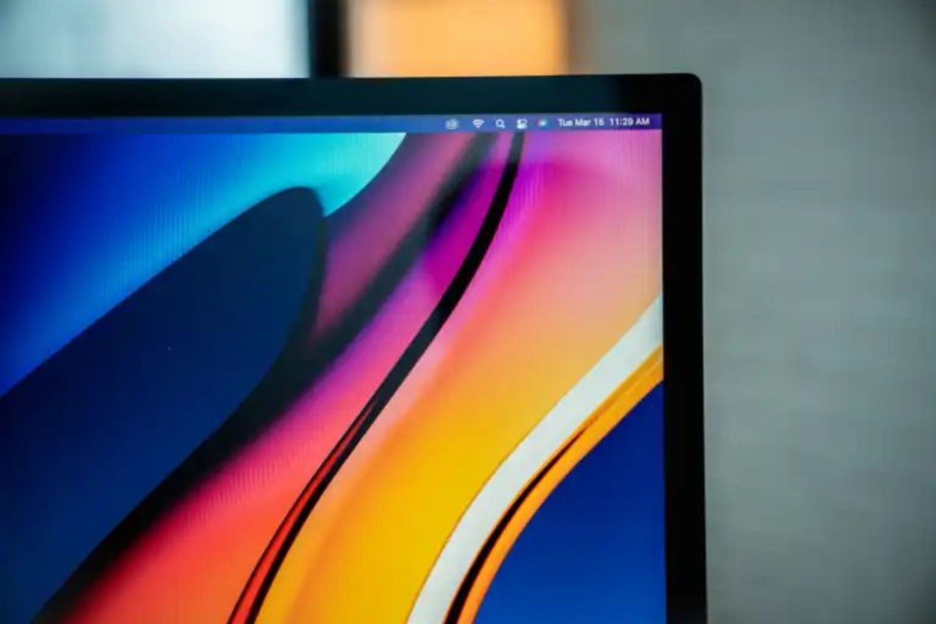 حاشیه مانیتور Display Studio