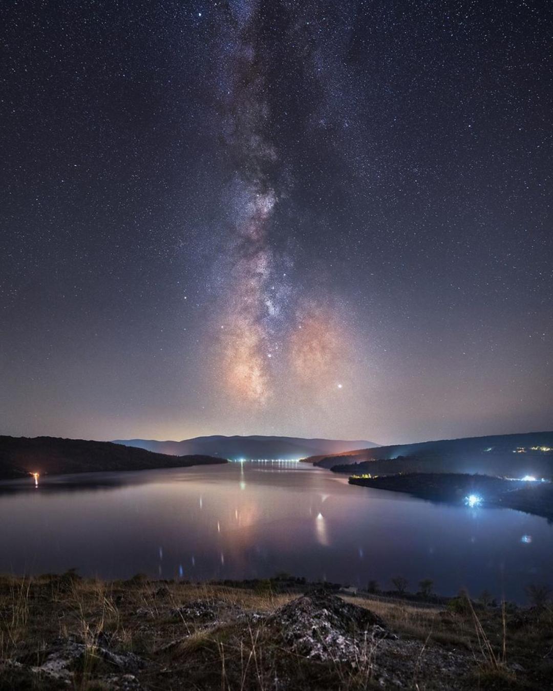 آسمان شب و کهکشان راه شیری