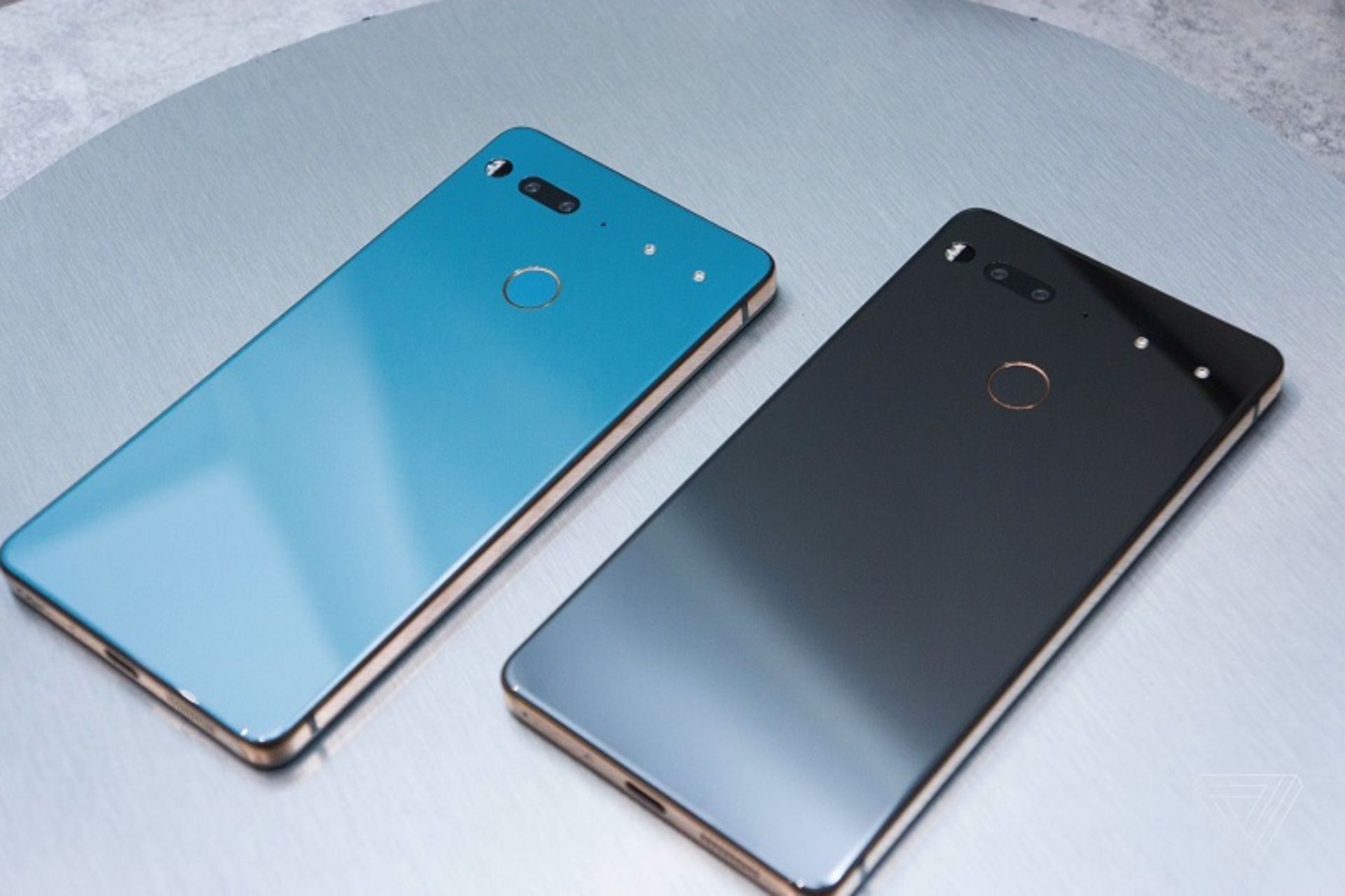 گوشی Essential PH-1