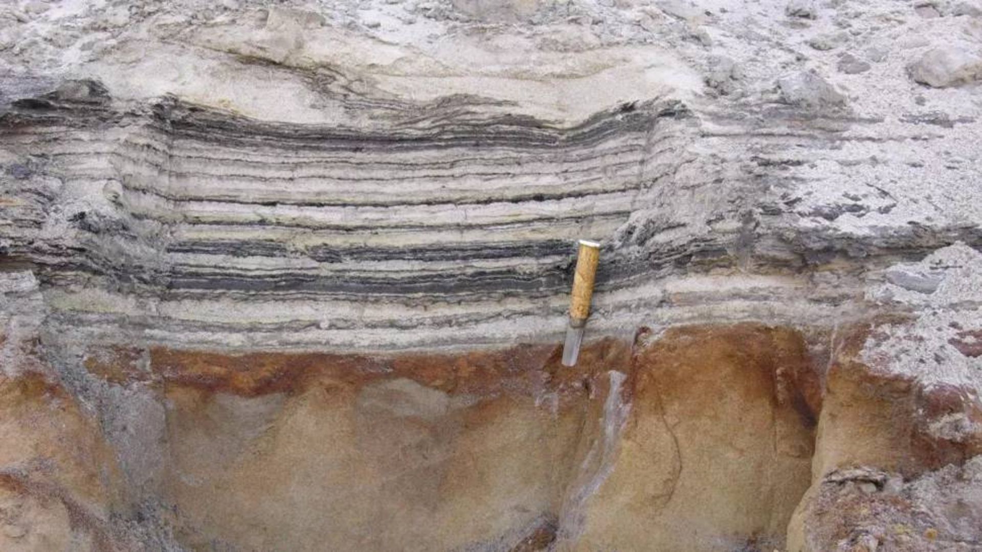 لایه های رسوبی / layers of sediment 