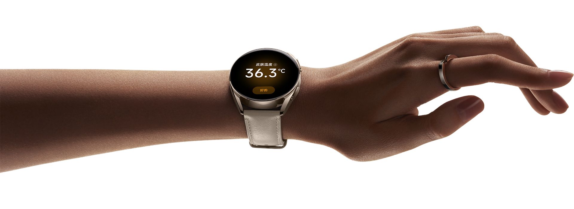 شیائومی واچ اس ۲ طلایی روی دست